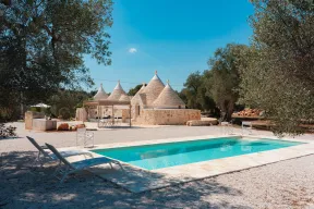 TRULLI SCACCIAPENSIERI A CEGLIE MESSAPICA